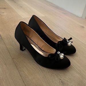 Mini black Badgley Mischka heels